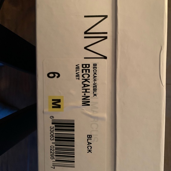 Neiman Marcus velvet strap heels - new with box. Size 6 - Picture 3 of 5
